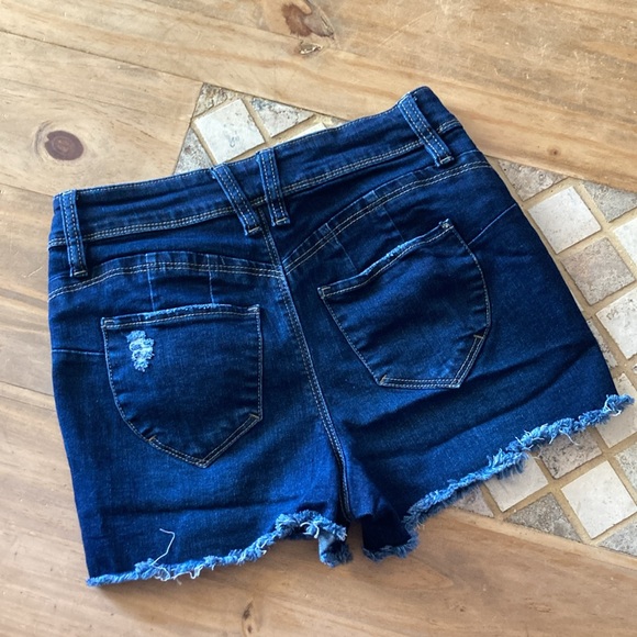YMI High Rise, Butt lifting Jean shorts. Sz 3 - Picture 2 of 6